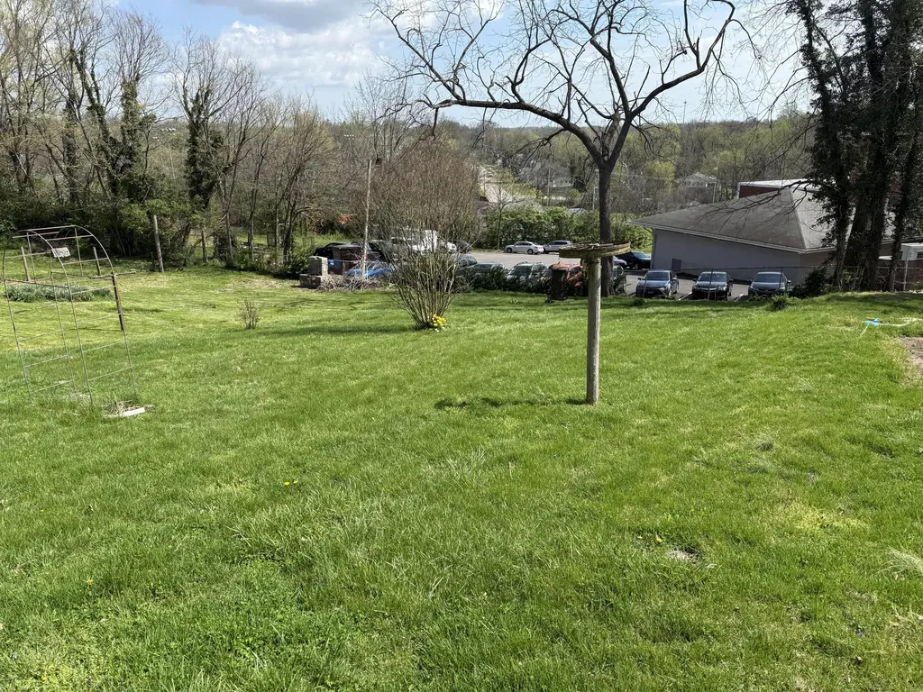 672 Higgins Avenue Paris KY 40361