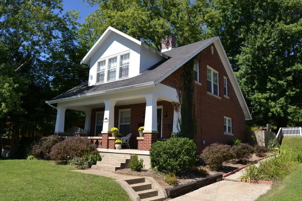 121 E 5th Street Morehead KY 40351