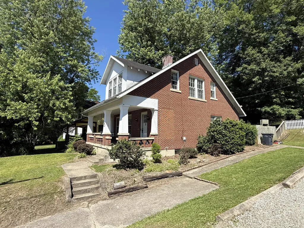 121 E 5th Street Morehead KY 40351