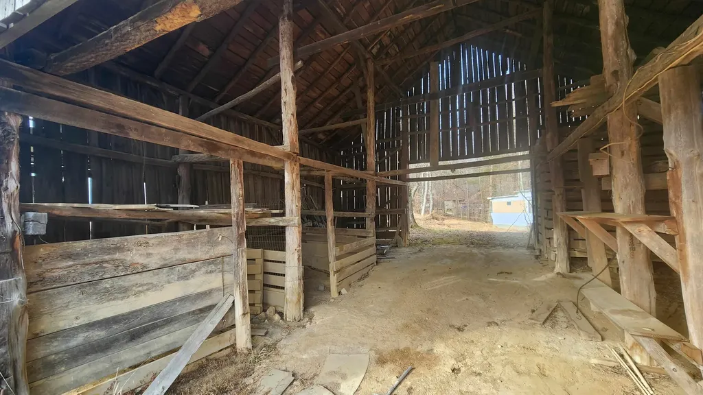 4647 Grider Hill Dock Road Albany KY 42602