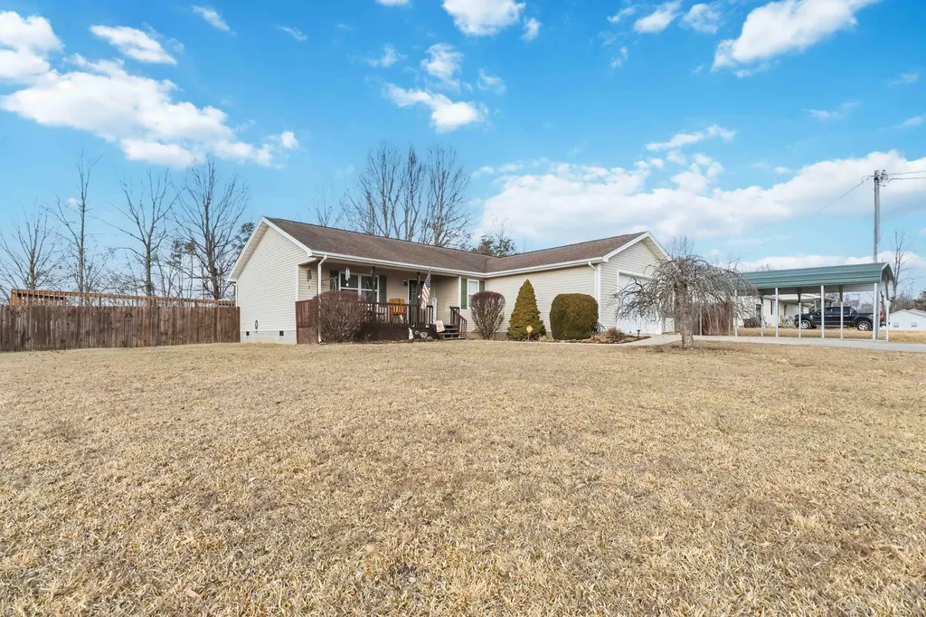 824 Walnut Road Lily KY 40740