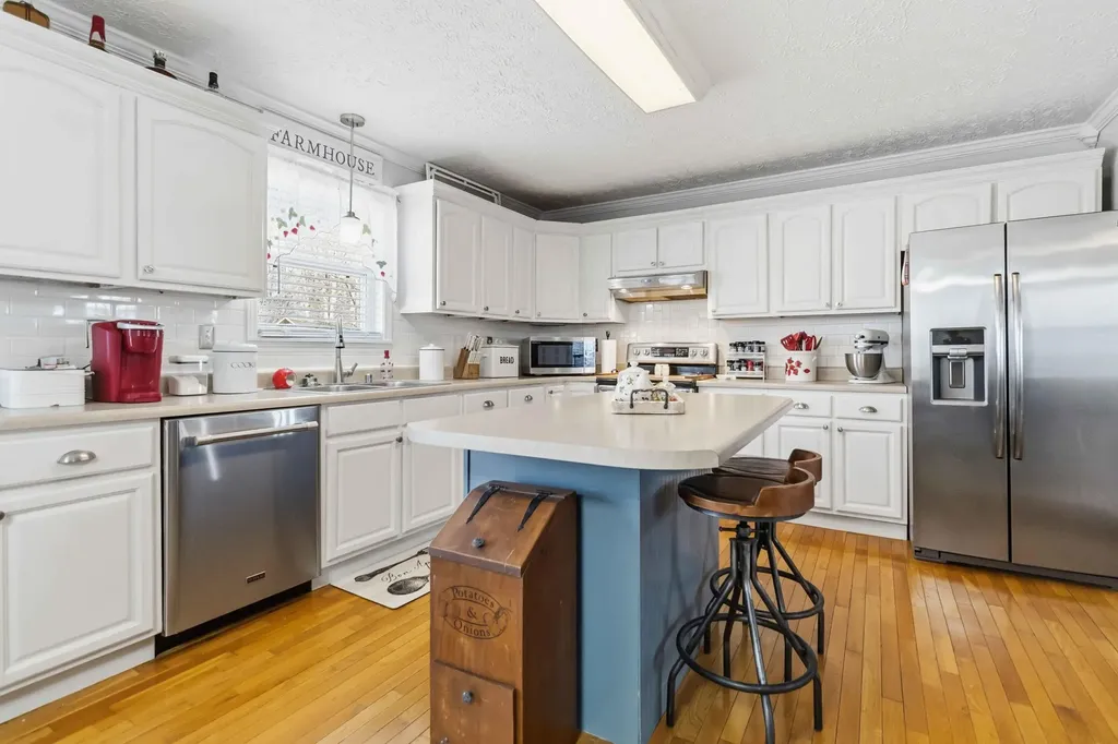 824 Walnut Road Lily KY 40740