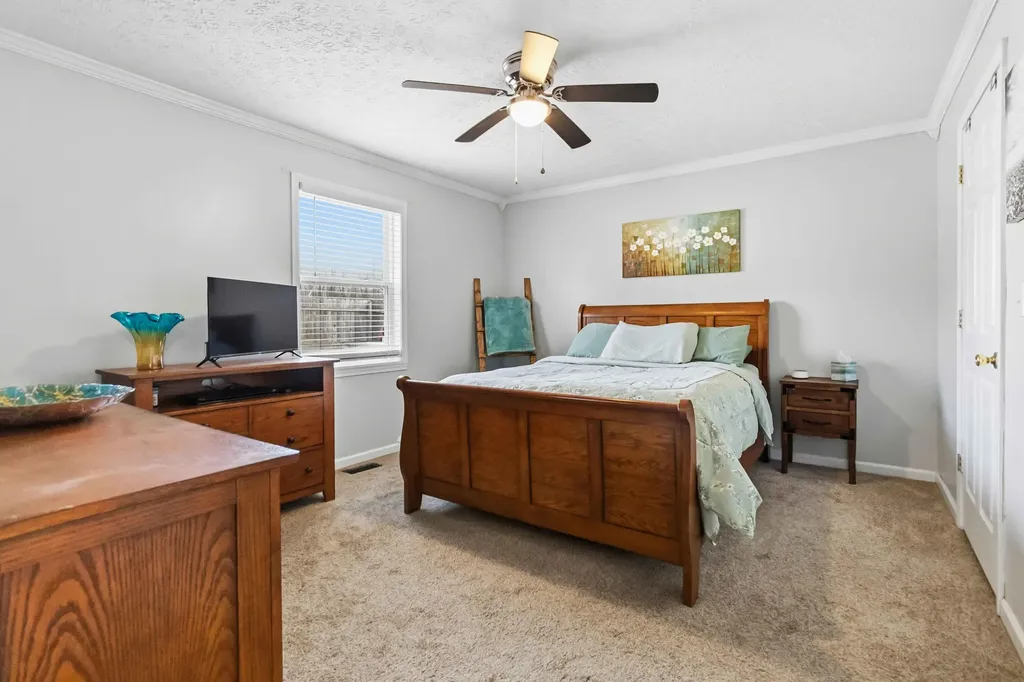 824 Walnut Road Lily KY 40740