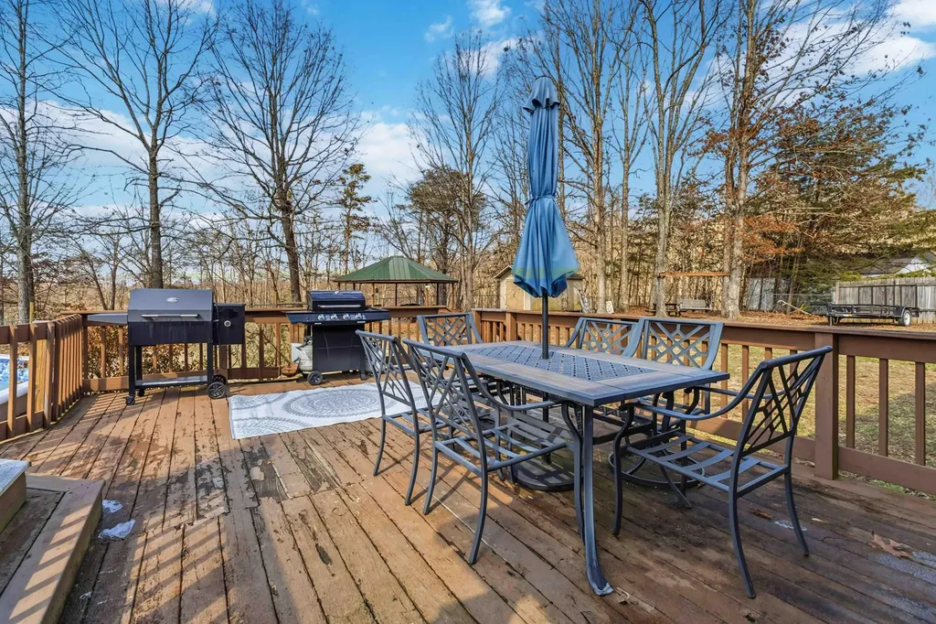 824 Walnut Road Lily KY 40740