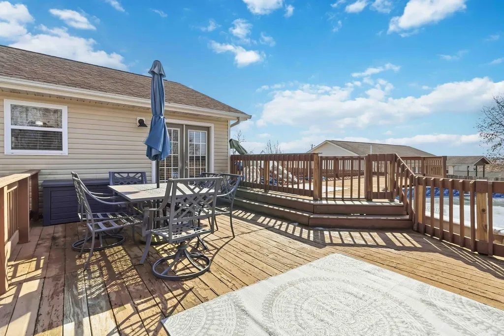 824 Walnut Road Lily KY 40740