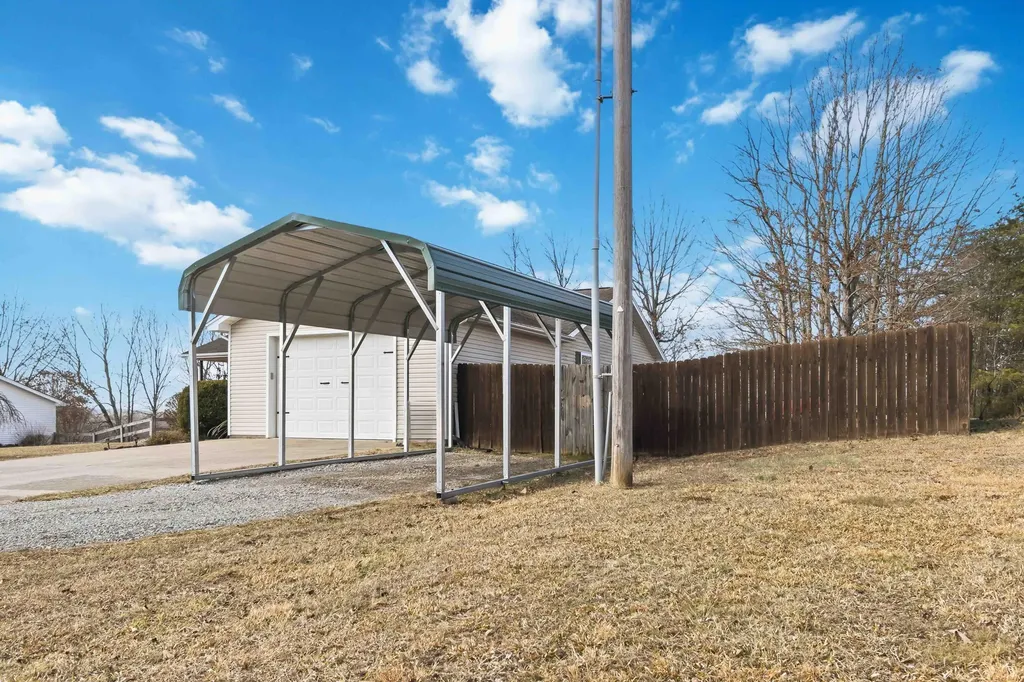 824 Walnut Road Lily KY 40740