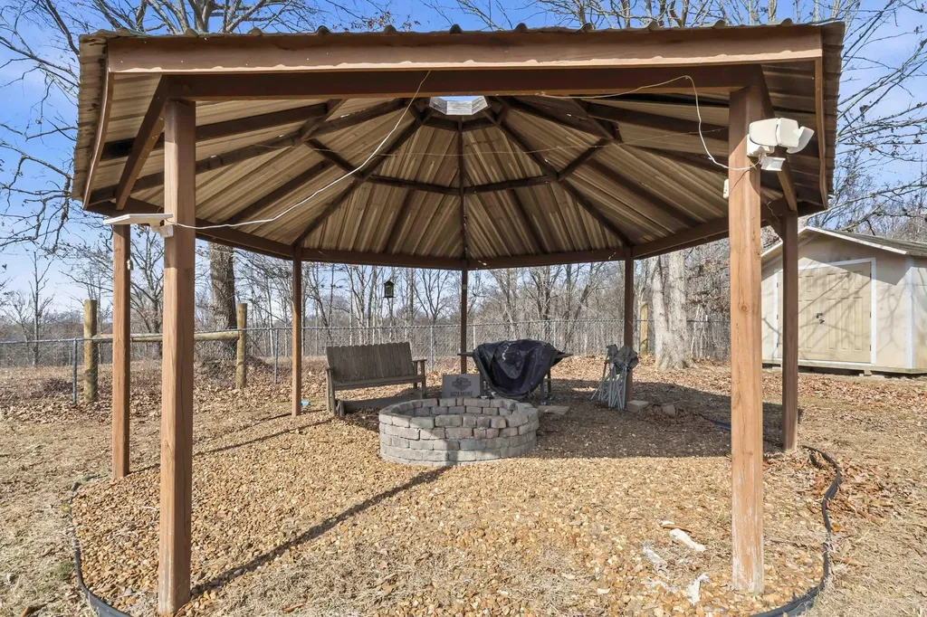 824 Walnut Road Lily KY 40740
