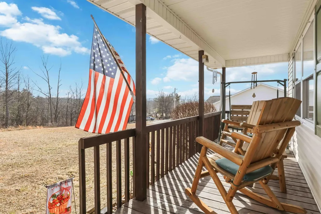 824 Walnut Road Lily KY 40740