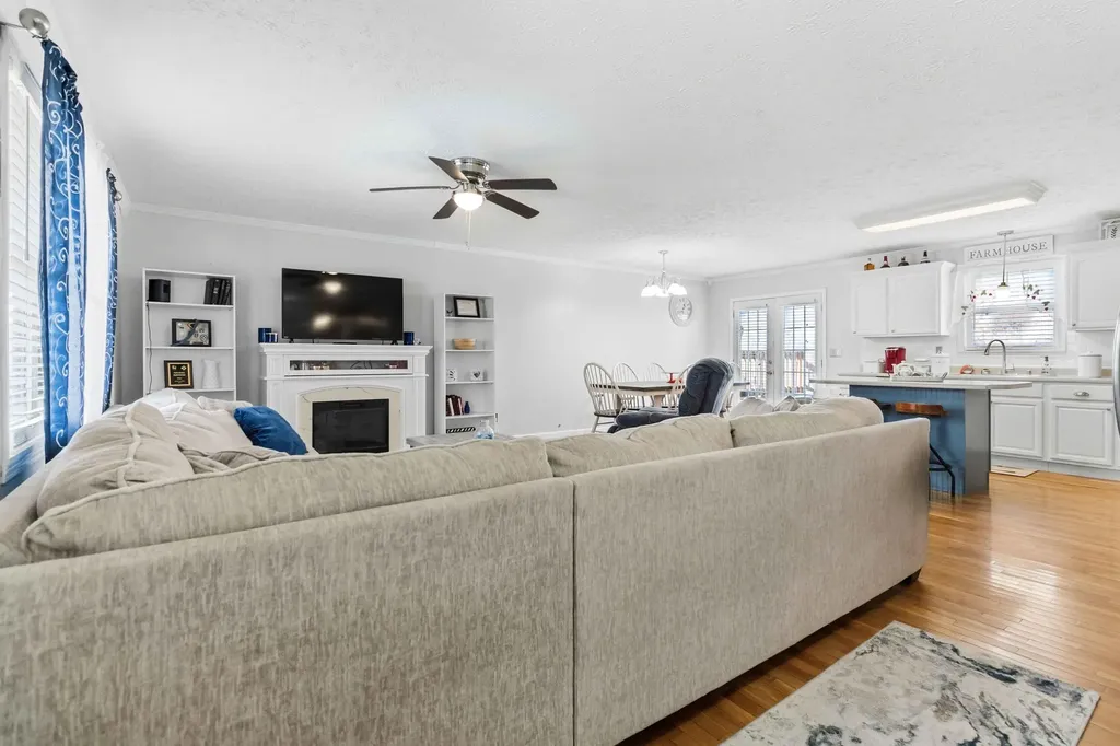 824 Walnut Road Lily KY 40740