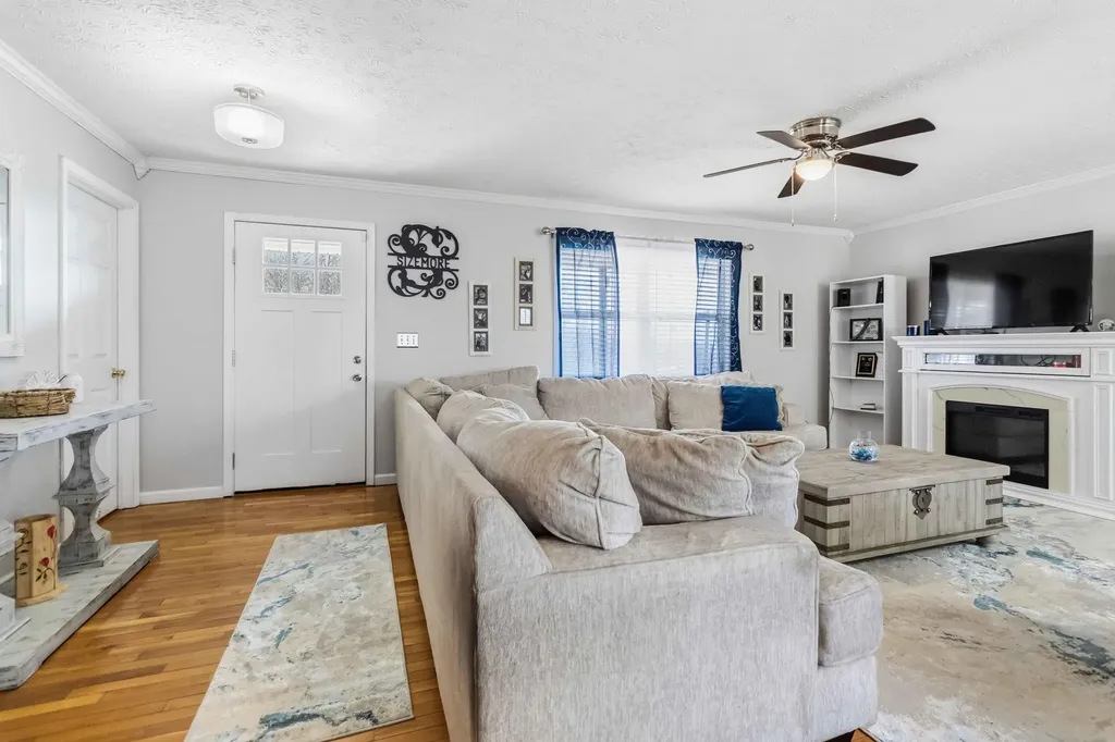 824 Walnut Road Lily KY 40740