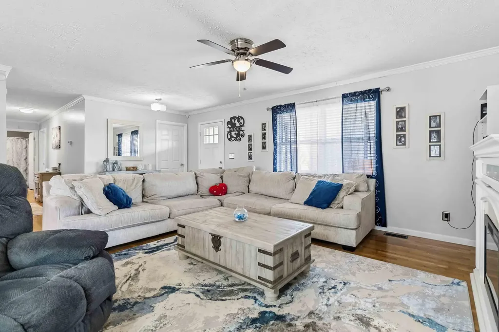 824 Walnut Road Lily KY 40740