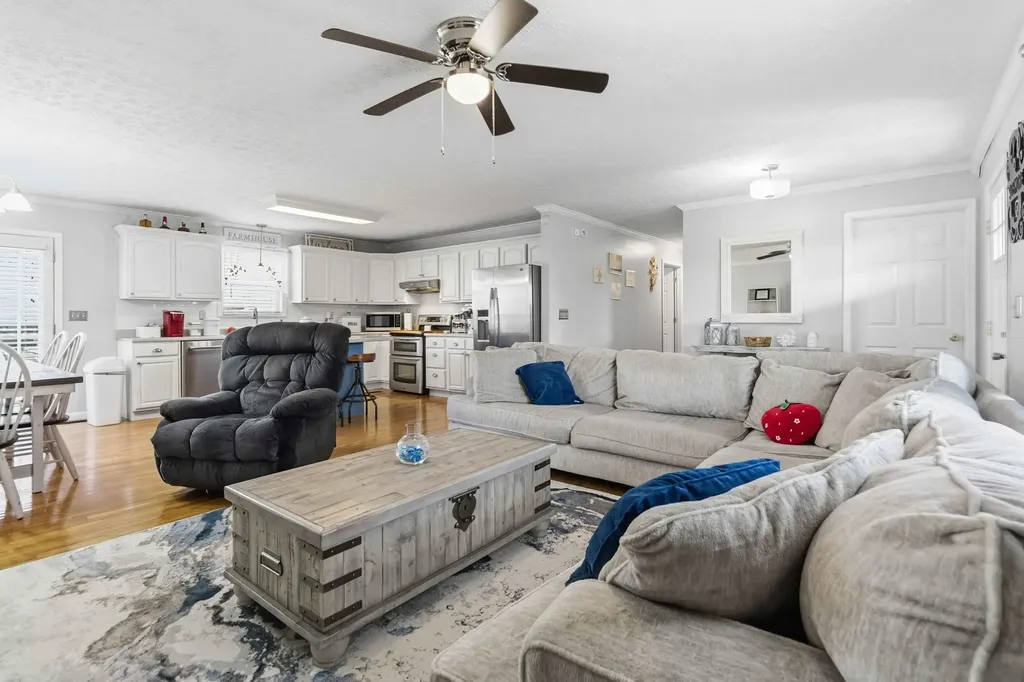 824 Walnut Road Lily KY 40740