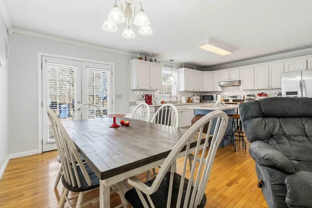 824 Walnut Road Lily KY 40740