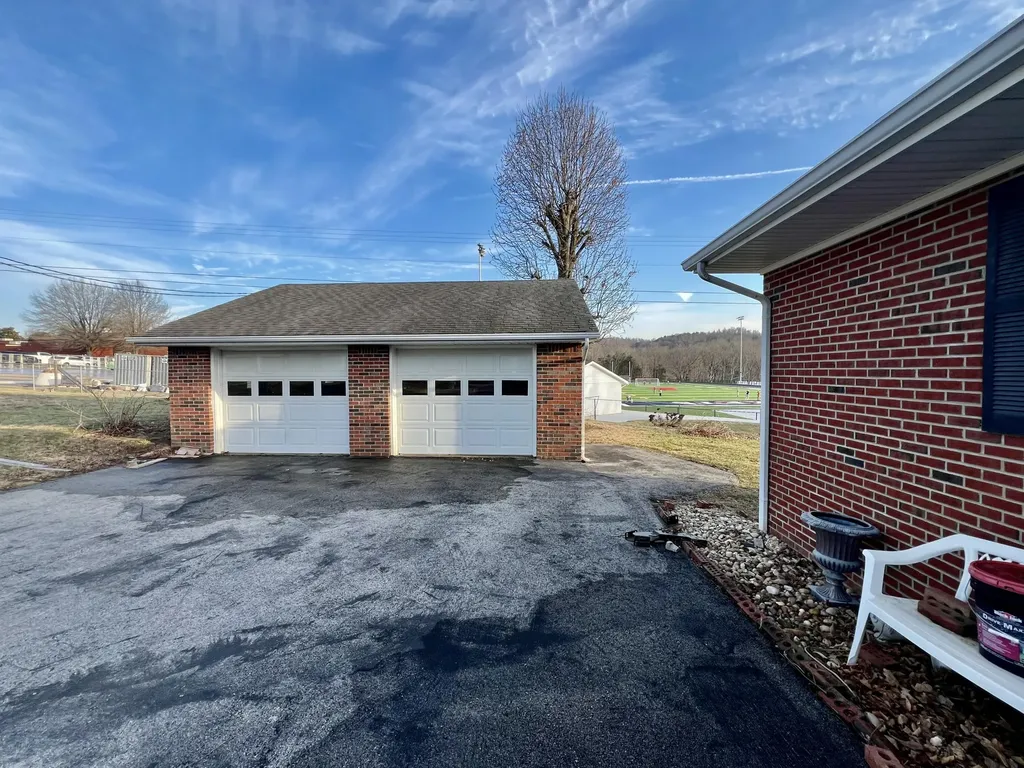 240 Hunter Street Mt Vernon KY 40456
