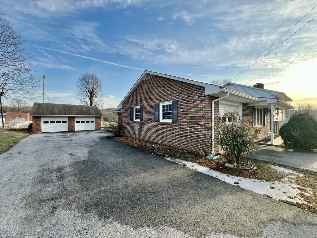 240 Hunter Street Mt Vernon KY 40456