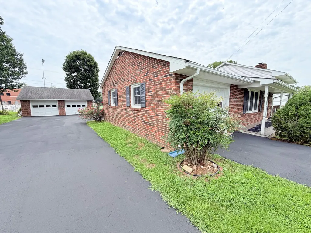 240 Hunter Street Mt Vernon KY 40456