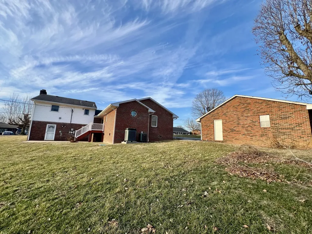 240 Hunter Street Mt Vernon KY 40456