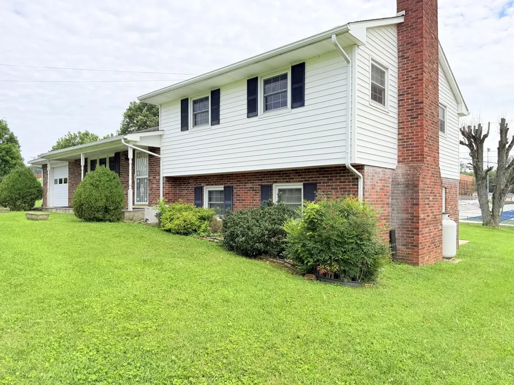 240 Hunter Street Mt Vernon KY 40456