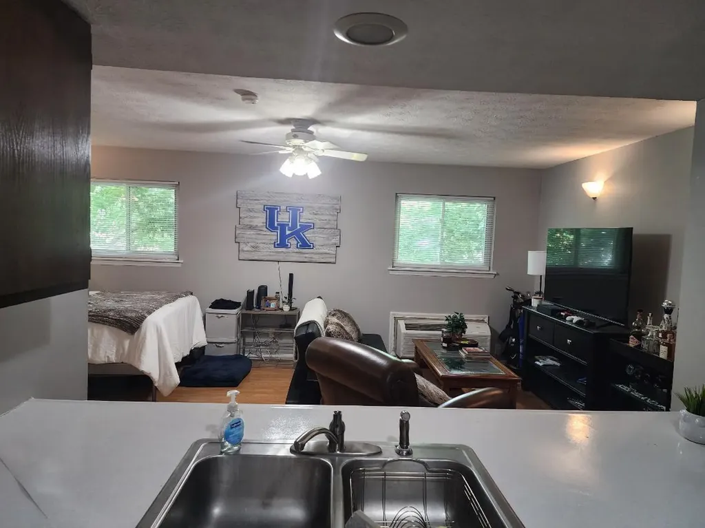 562 Woodland Avenue Lexington KY 40508