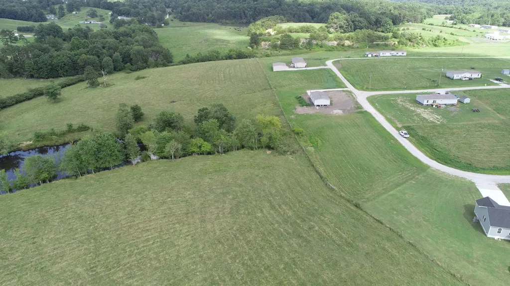 9 Turkey Loop East Bernstadt KY 40729