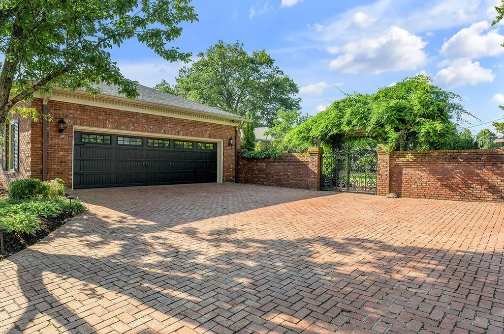 1401 Pendennis Circle Lexington KY 40502