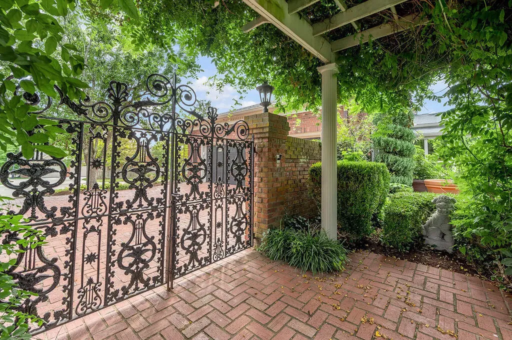 1401 Pendennis Circle Lexington KY 40502