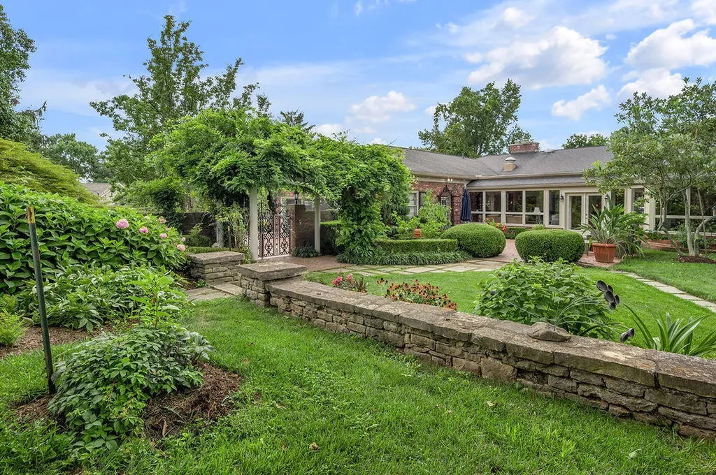 1401 Pendennis Circle Lexington KY 40502