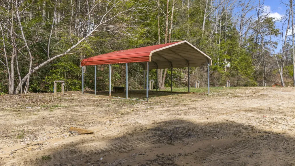 645-1 Right Fork Fixer Road Beattyville KY 41311