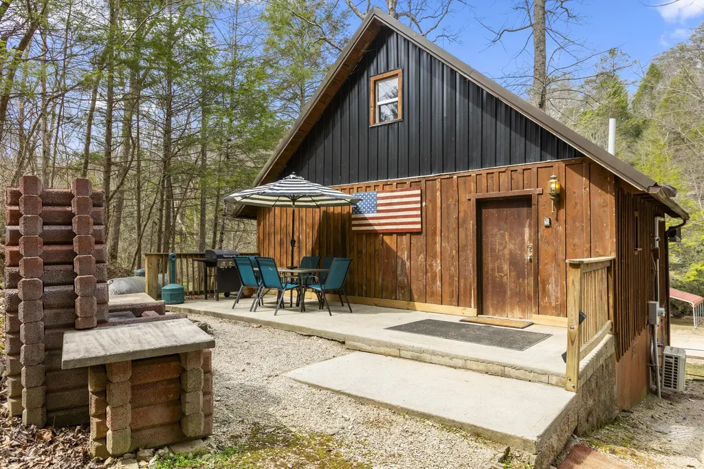 645-1 Right Fork Fixer Road Beattyville KY 41311