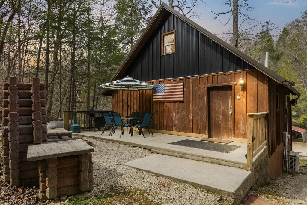 645-1 Right Fork Fixer Road Beattyville KY 41311