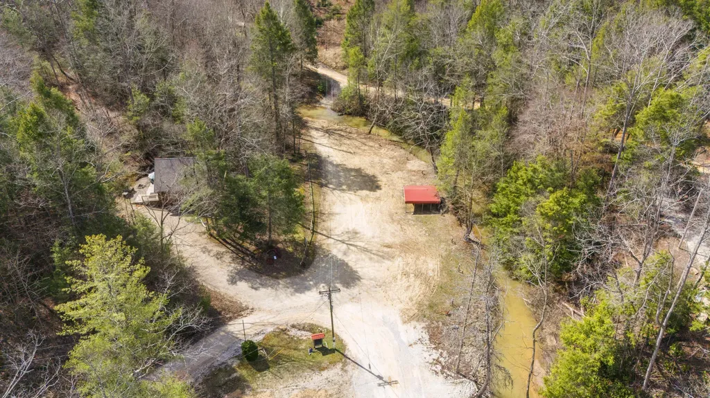645-1 Right Fork Fixer Road Beattyville KY 41311