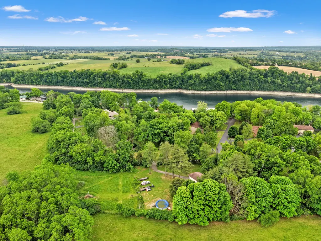 1031 Paradise Camp Road Harrodsburg KY 40330