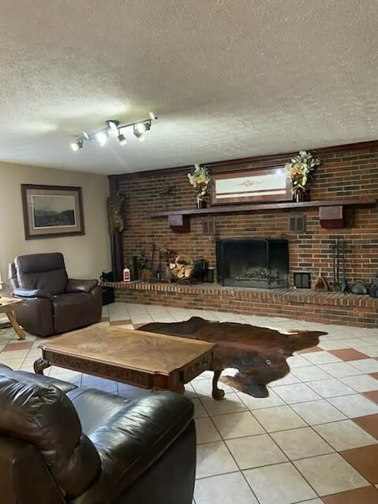 979 Walnut Grove School Road Waynesburg KY 40489
