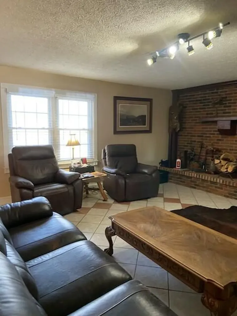 979 Walnut Grove School Road Waynesburg KY 40489