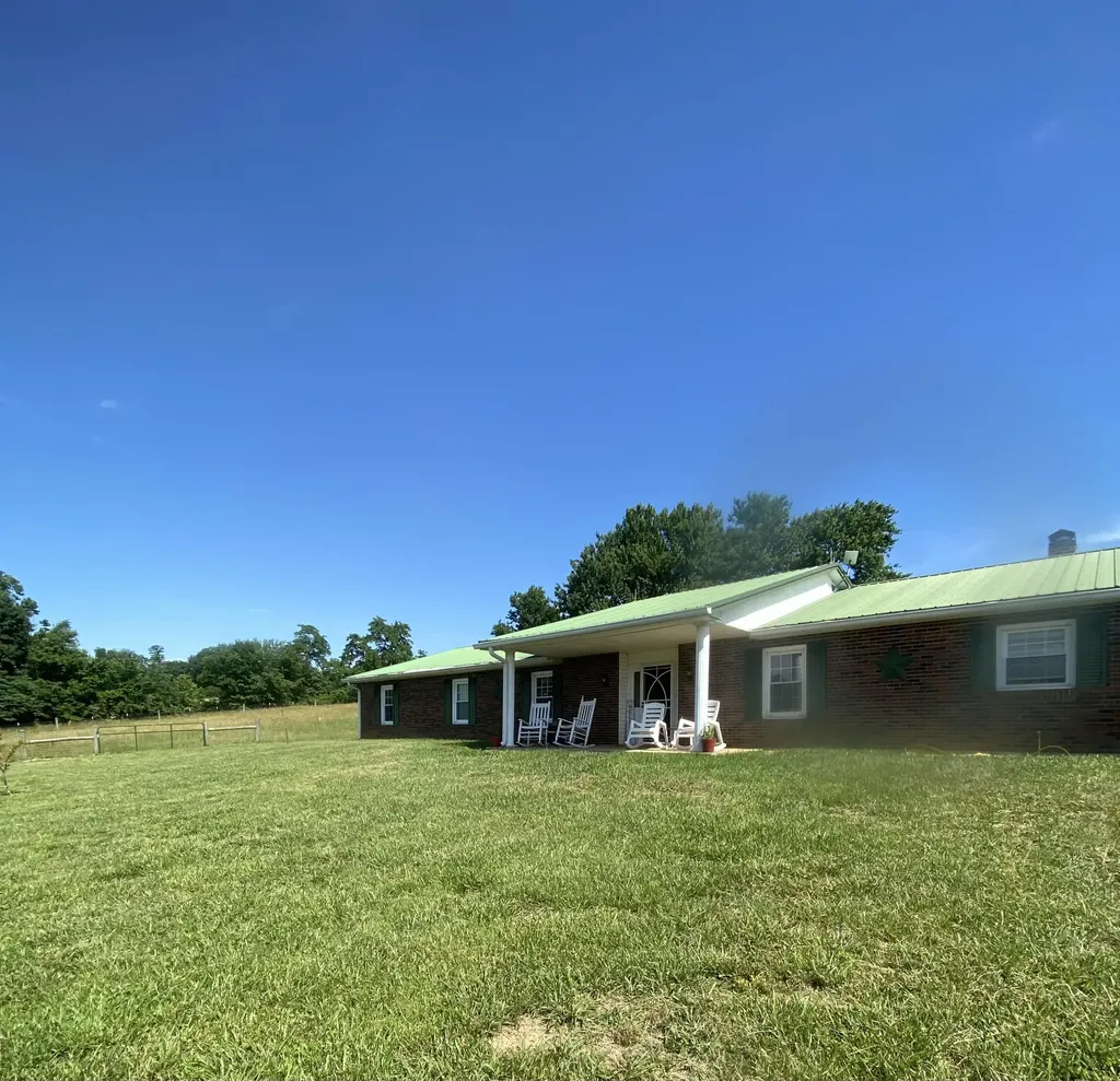 979 Walnut Grove School Road Waynesburg KY 40489