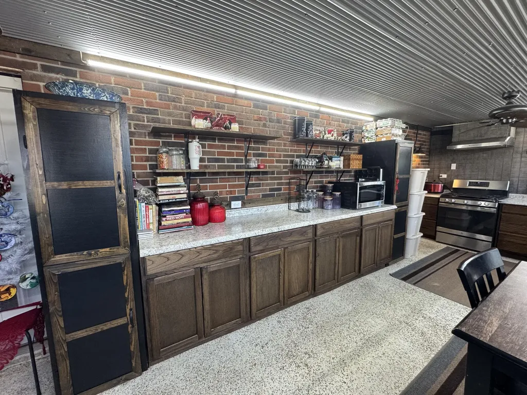979 Walnut Grove School Road Waynesburg KY 40489