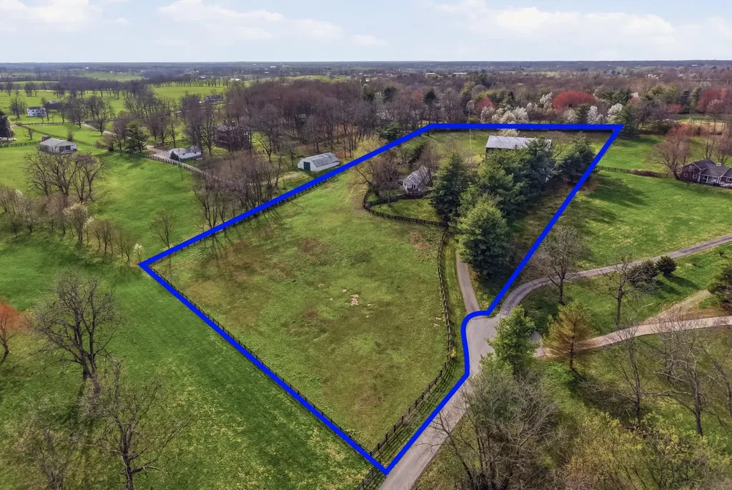 235 Lakewood Drive Nicholasville KY 40356