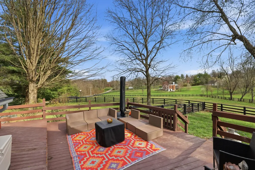 235 Lakewood Drive Nicholasville KY 40356