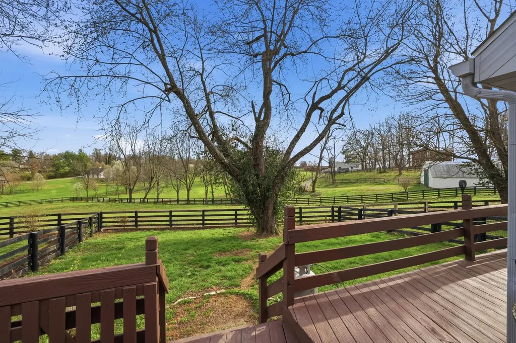 235 Lakewood Drive Nicholasville KY 40356