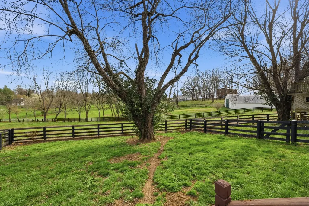 235 Lakewood Drive Nicholasville KY 40356