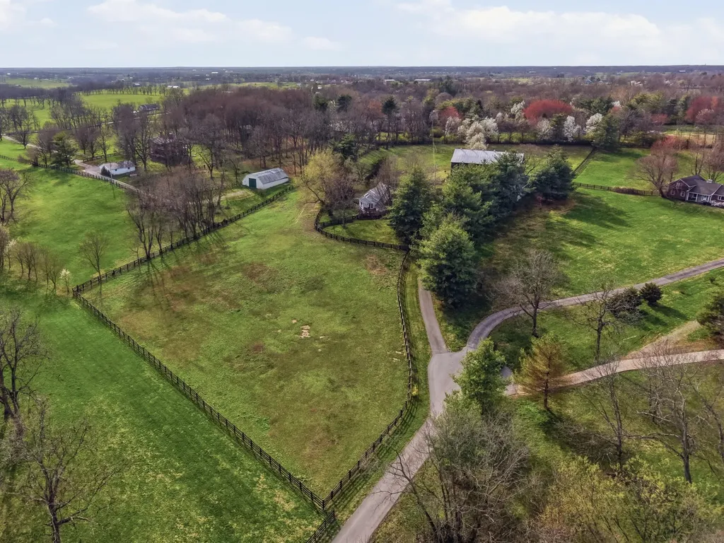 235 Lakewood Drive Nicholasville KY 40356