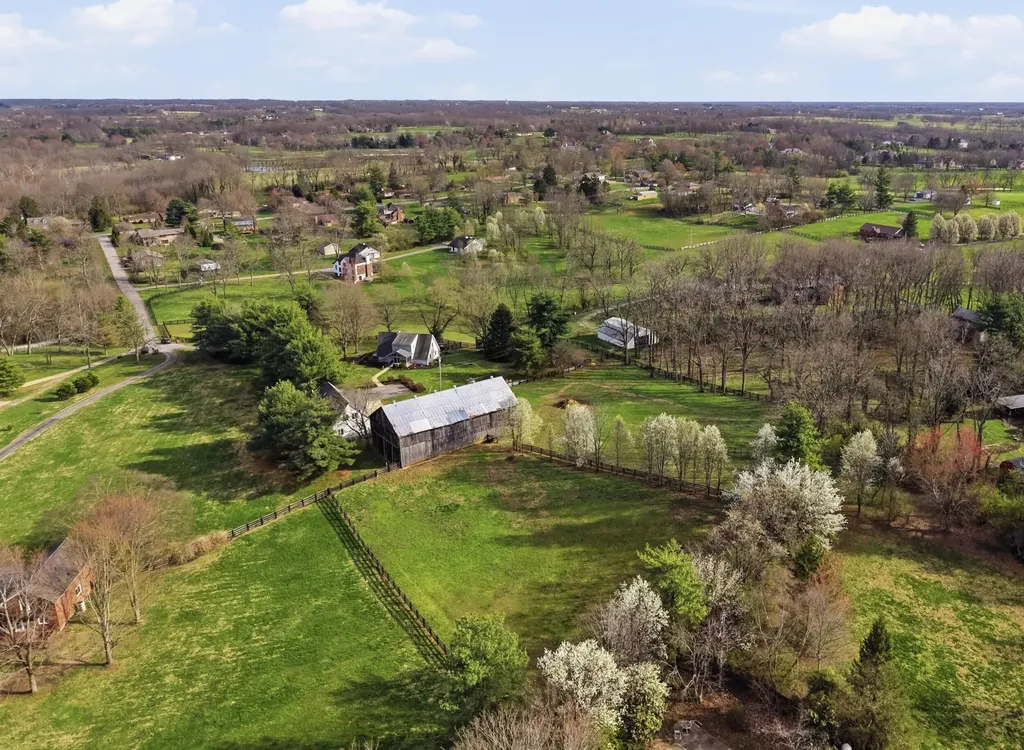 235 Lakewood Drive Nicholasville KY 40356