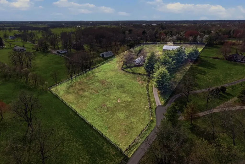235 Lakewood Drive Nicholasville KY 40356