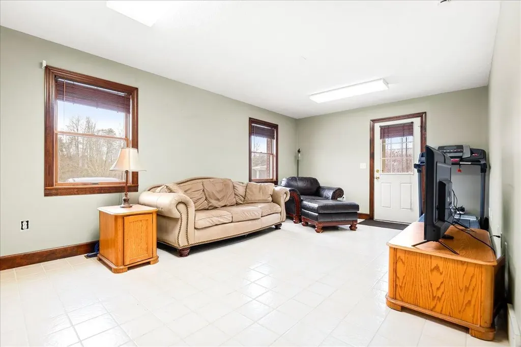 9256 Cumberland Falls Highway Corbin KY 40701