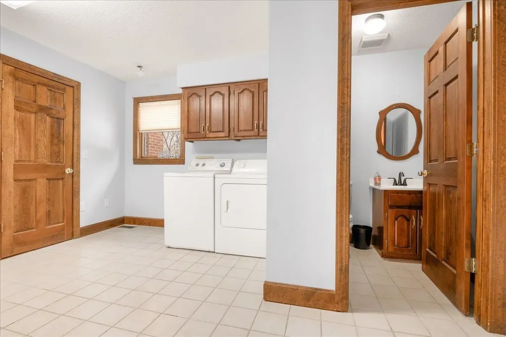9256 Cumberland Falls Highway Corbin KY 40701
