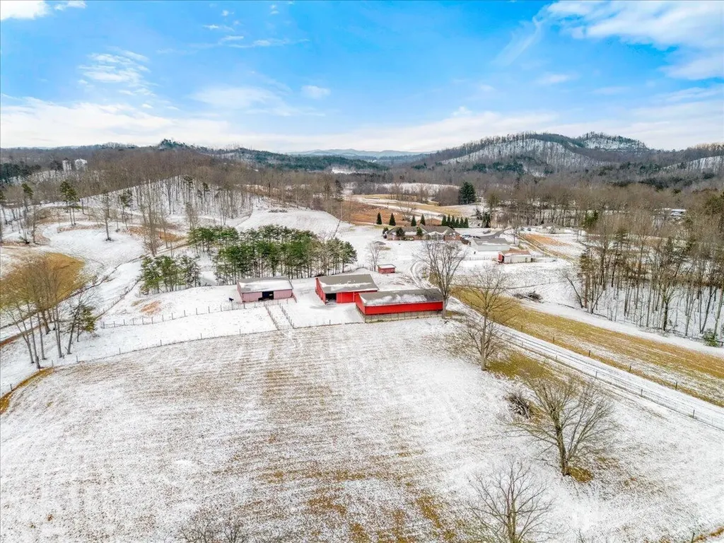 9256 Cumberland Falls Highway Corbin KY 40701