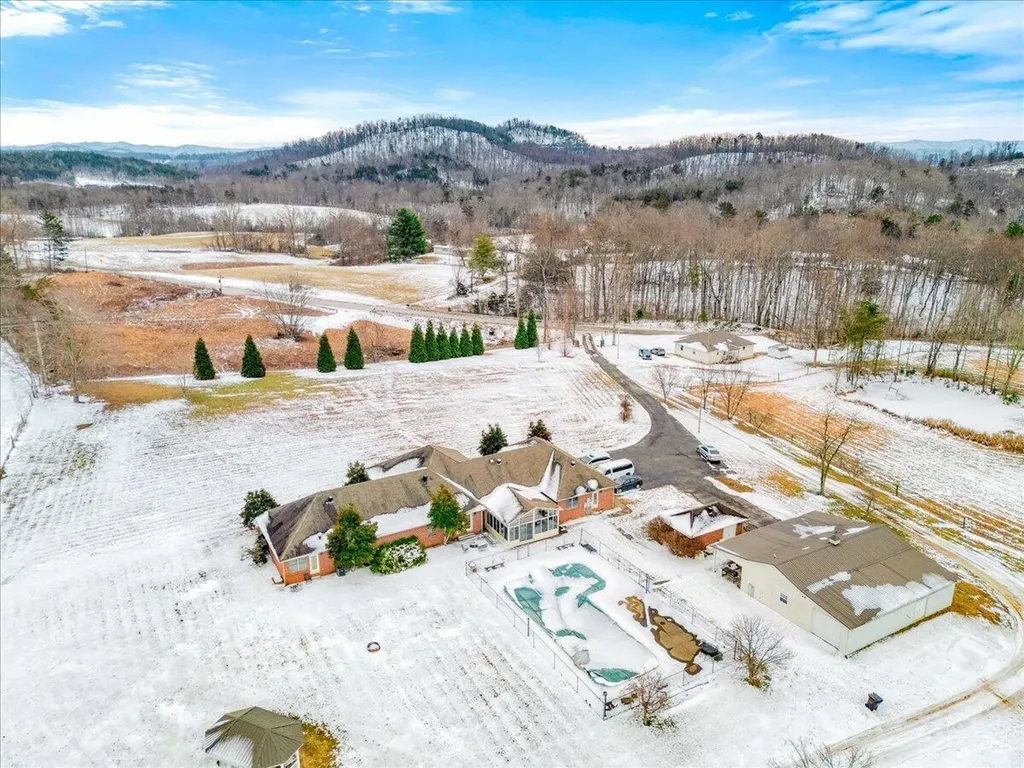 9256 Cumberland Falls Highway Corbin KY 40701