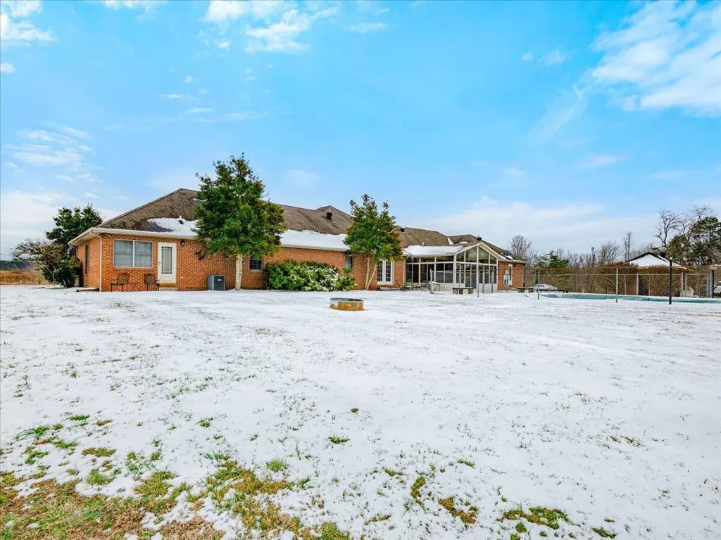 9256 Cumberland Falls Highway Corbin KY 40701