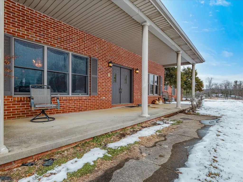 9256 Cumberland Falls Highway Corbin KY 40701