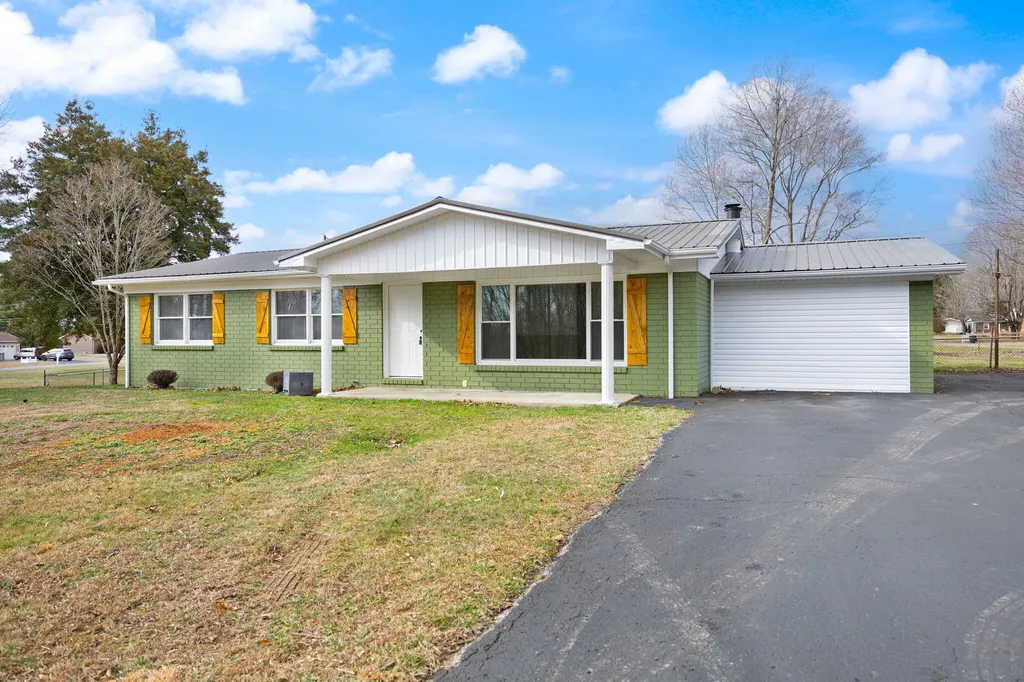 157 Shawnee Avenue Russell Springs KY 42642